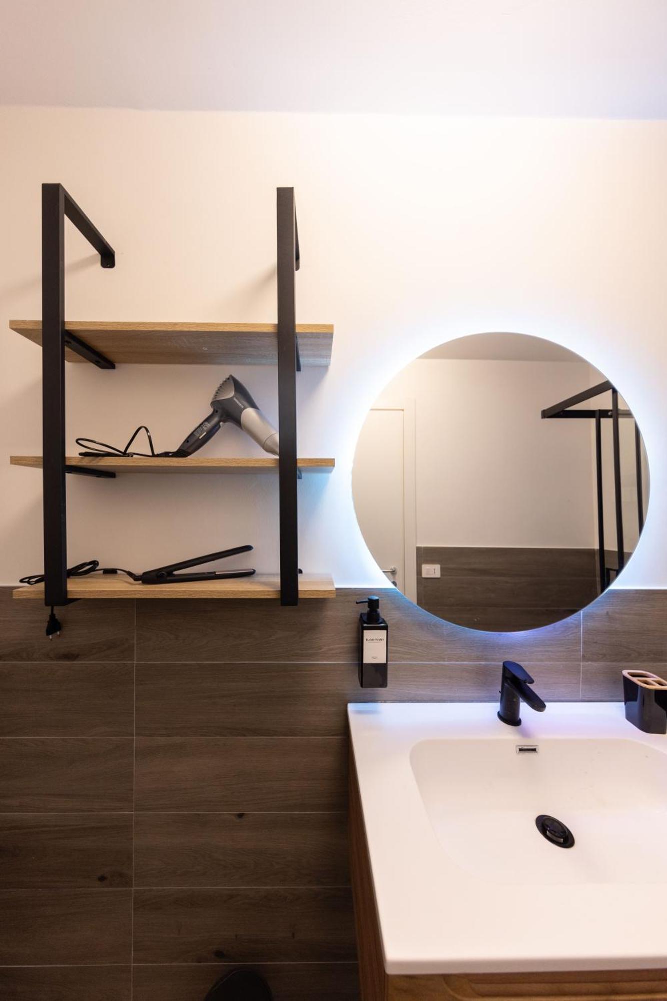 Urban Chic Luxury Suite Apartments โรม ภายนอก รูปภาพ