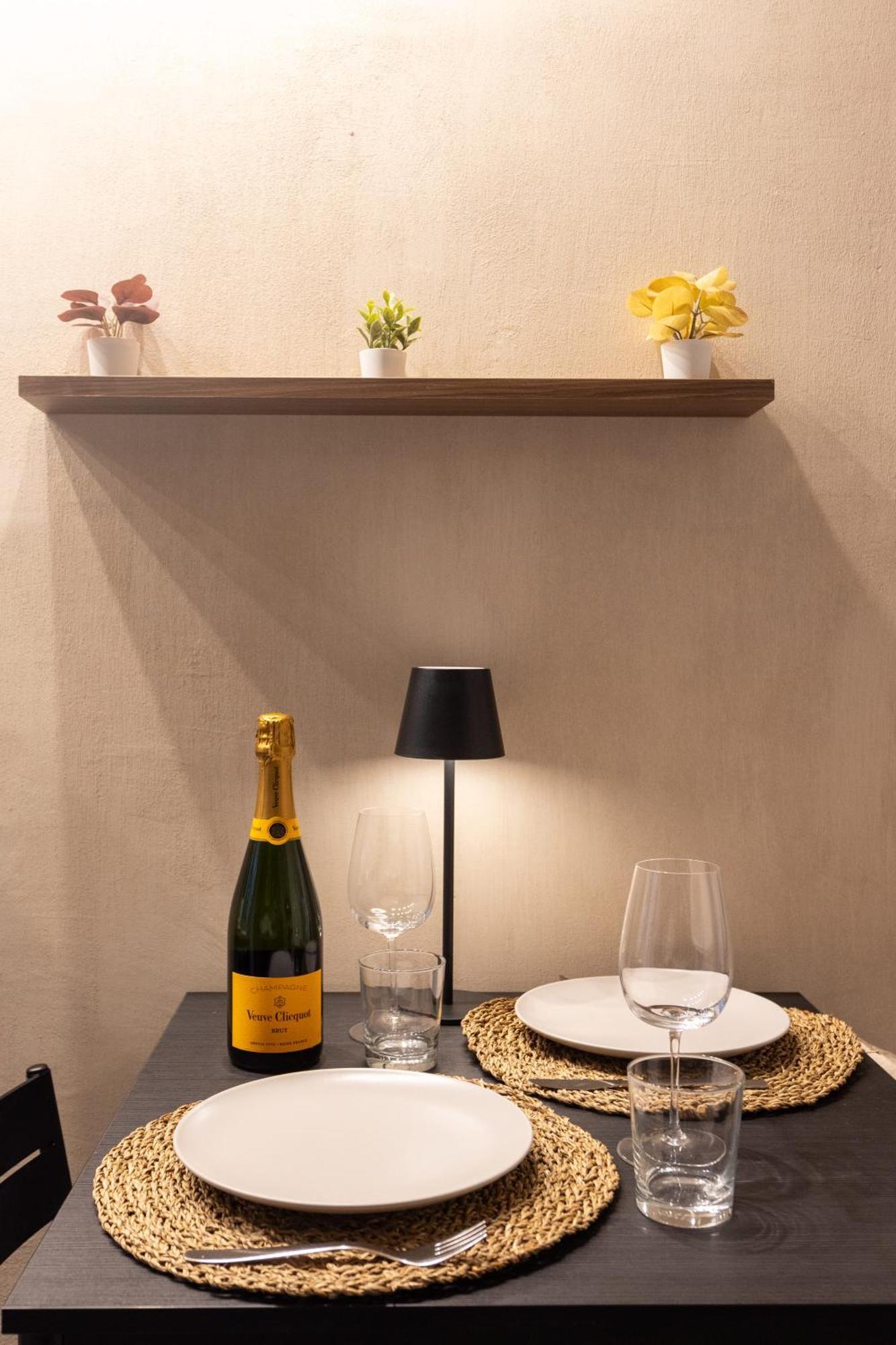 Urban Chic Luxury Suite Apartments โรม ภายนอก รูปภาพ